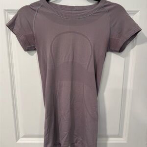 Lululemon Swiftly Tech Short Sleeve Size 4 Lilac